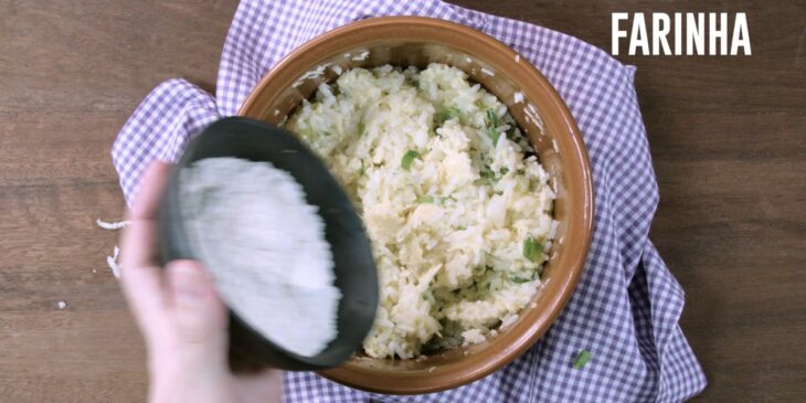 Passo 13 - Bolinho de arroz simples frito