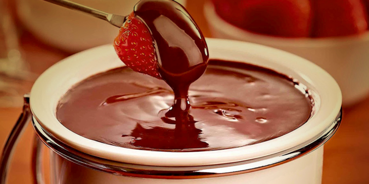 Receita de fondue de chocolate para um dia romântico