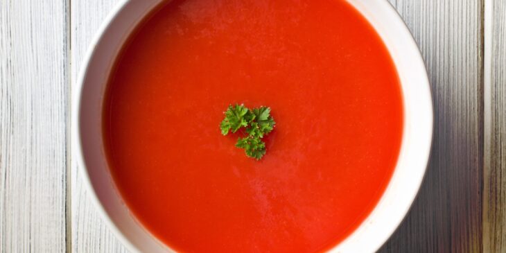 Sopa de tomate: como fazer receita simples da vovó!