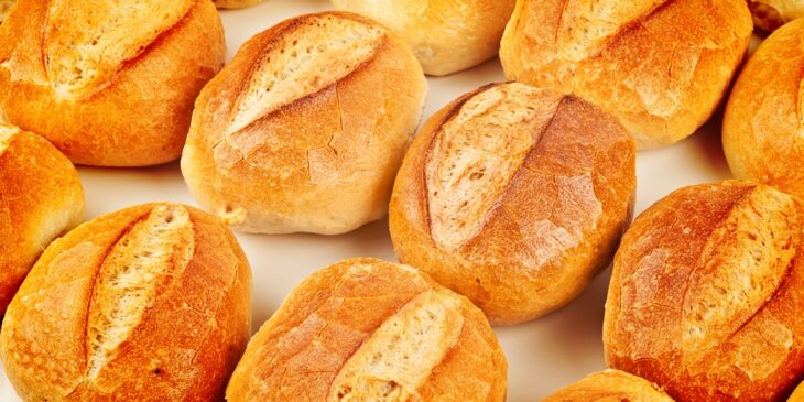 Pão francês de padaria tradicional: veja como fazer essa receita!