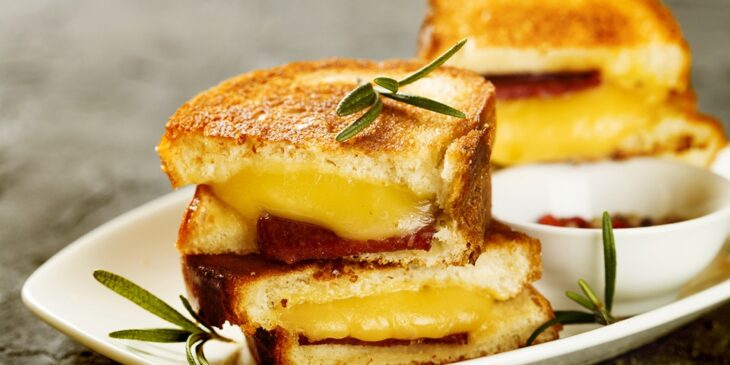 Receita fácil de queijo quente com salaminho: bom demais!