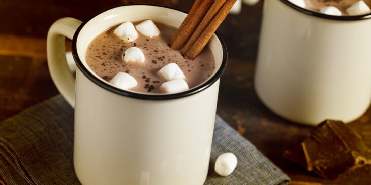 Receita de chocolate quente com marshmallow: como fazer bem fácil