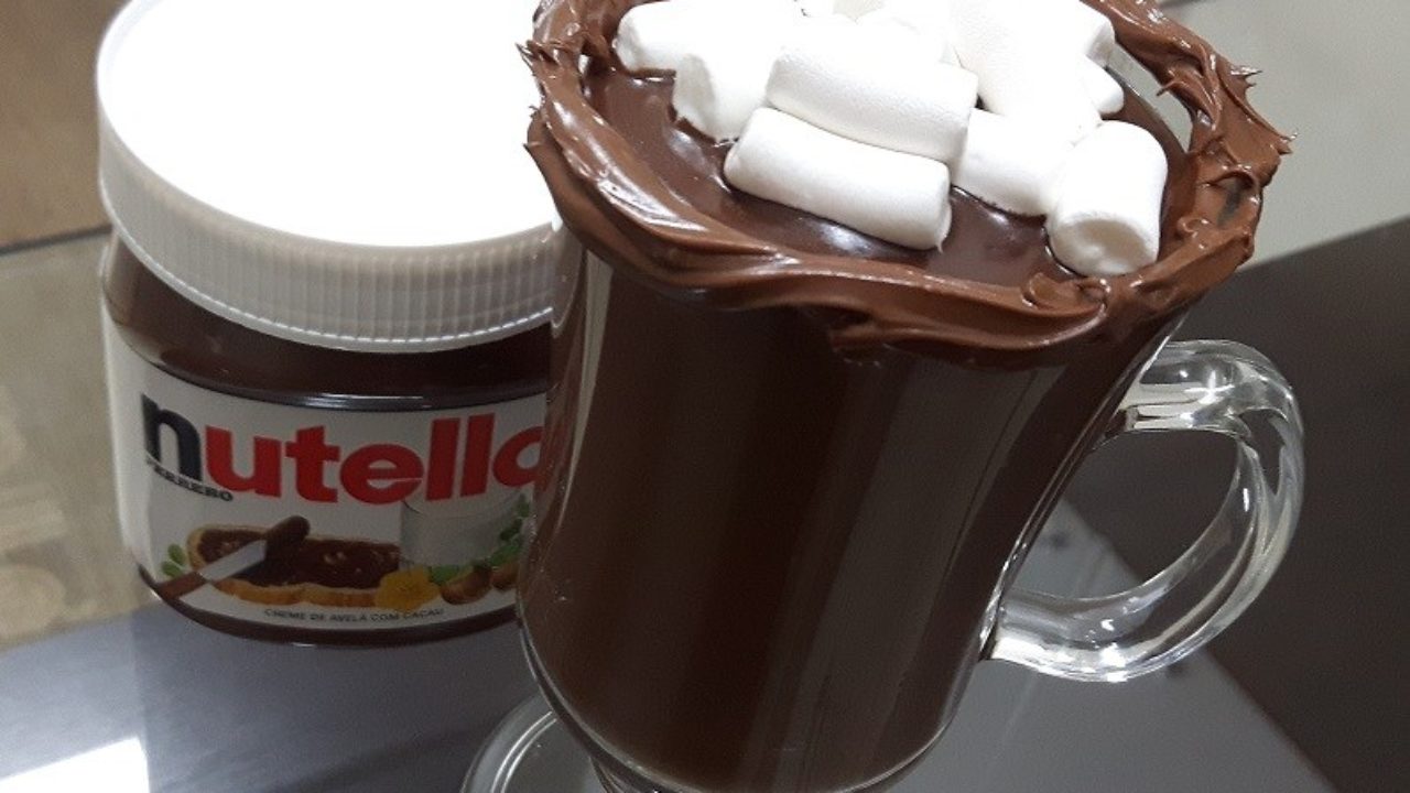 chocolate quente com marshmallow com Nutella da @metidaacolher