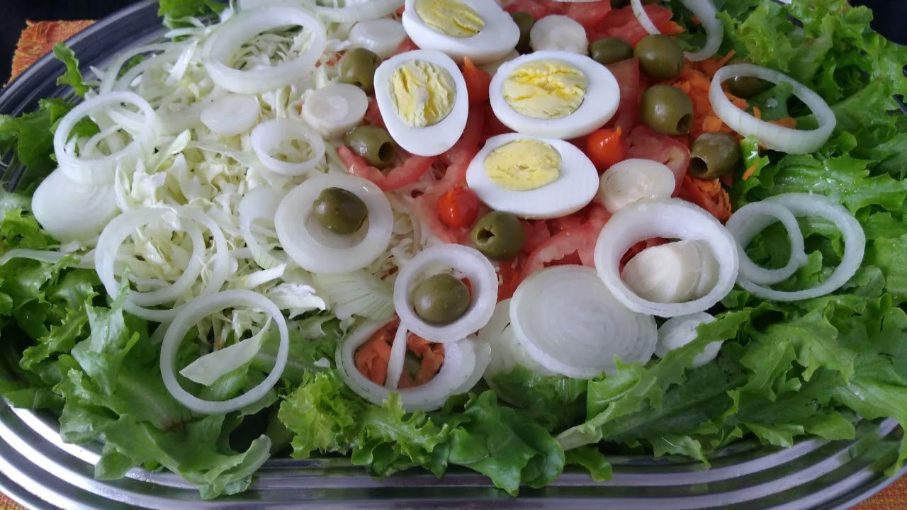 Como fazer salada de alface, azeitona e palmito?