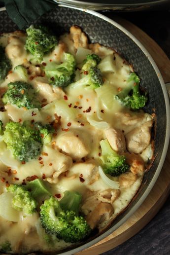 Iscas de frango e brócolis fácil rápido