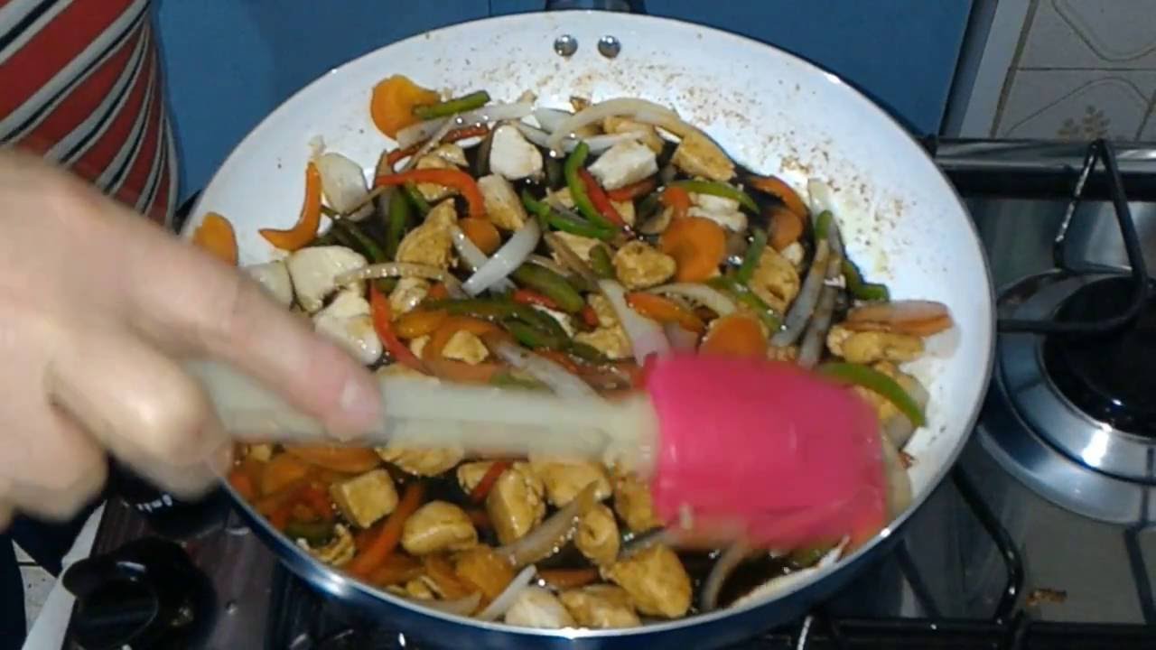 @rebeccacarolinaferrari preparou esta magnífica receita de legumes ao molho shoyu