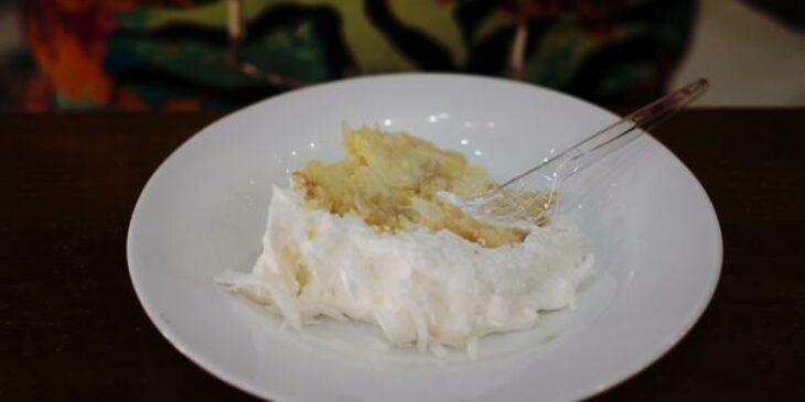 Torta de coco e abacaxi [receita fácil e rápida]