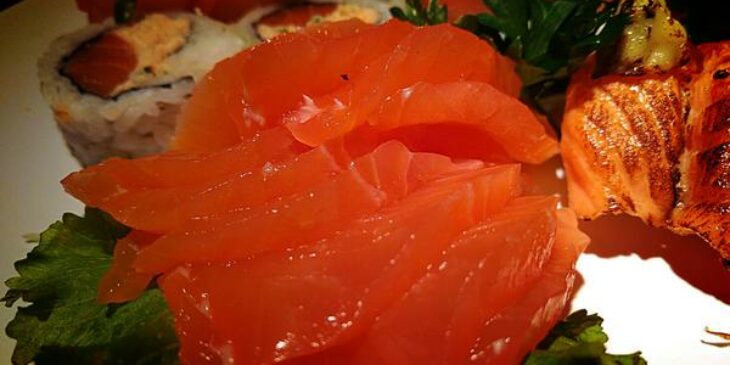 Receita de sashimi de salmão defumado: uma delícia japonesa