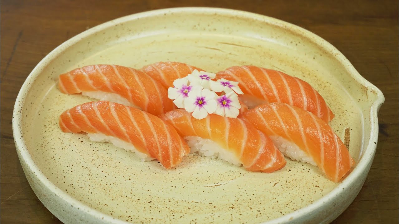 sushi nigiri de salmão