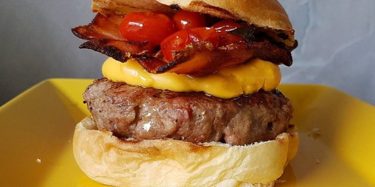 Hambúrguer artesanal com bacon que nenhum restaurante consegue fazer tão gostoso
