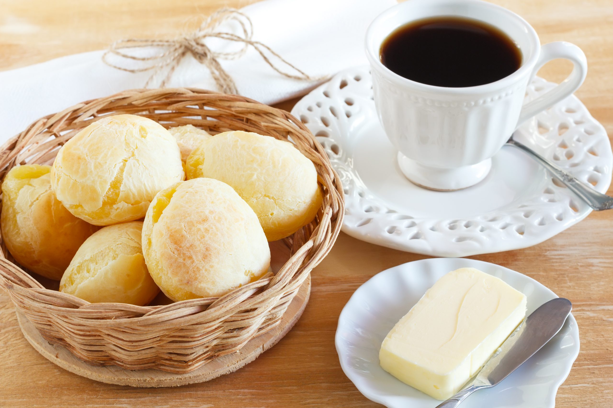 6 receitas de pão de queijo para te levar aos céus de tão gostosas que elas são