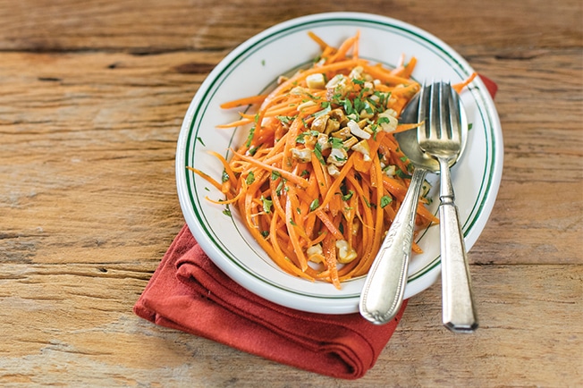 Vamos te ensinar como fazer salada de cenoura crua tão deliciosa que você não vai querer mais nada para acompanhar