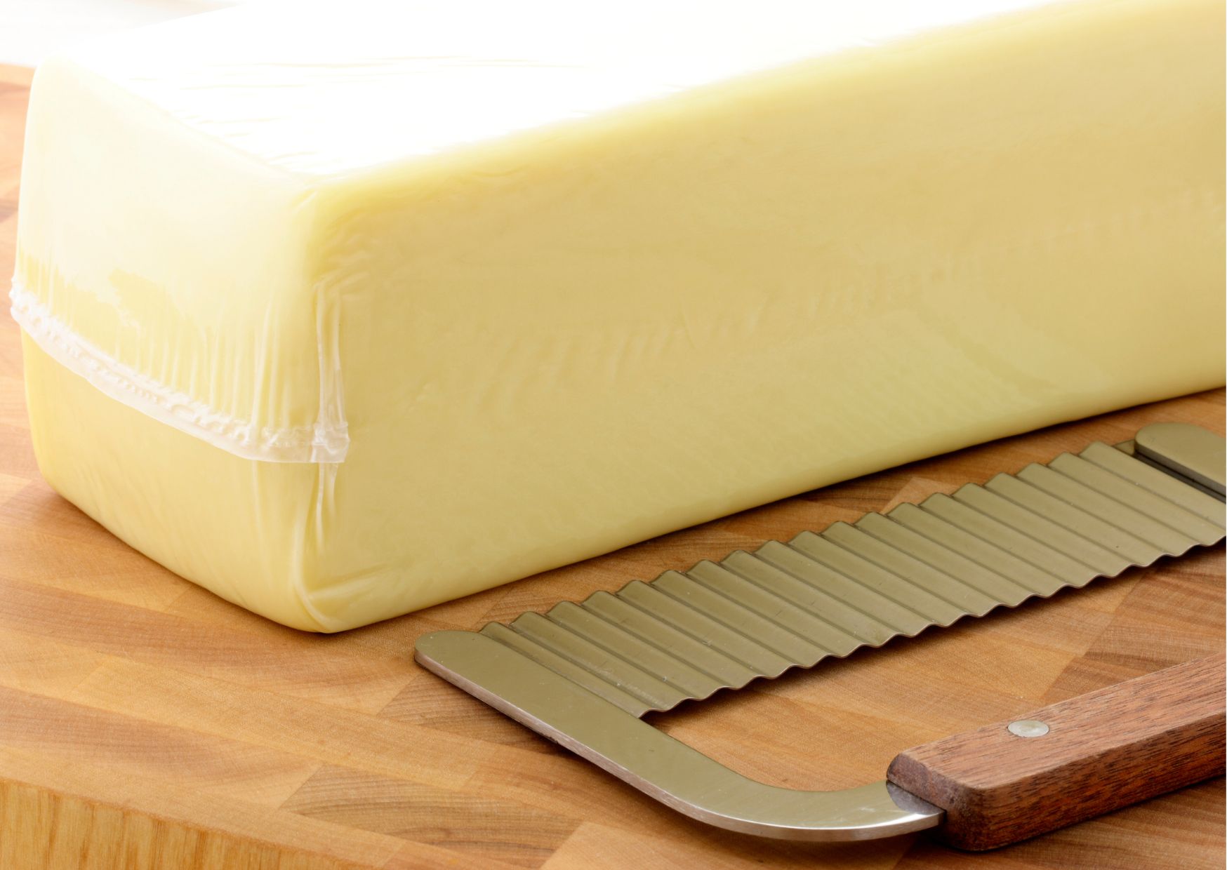 Aprenda a fazer queijo mussarela caseiro e nunca mais gaste muito comprando pronto
