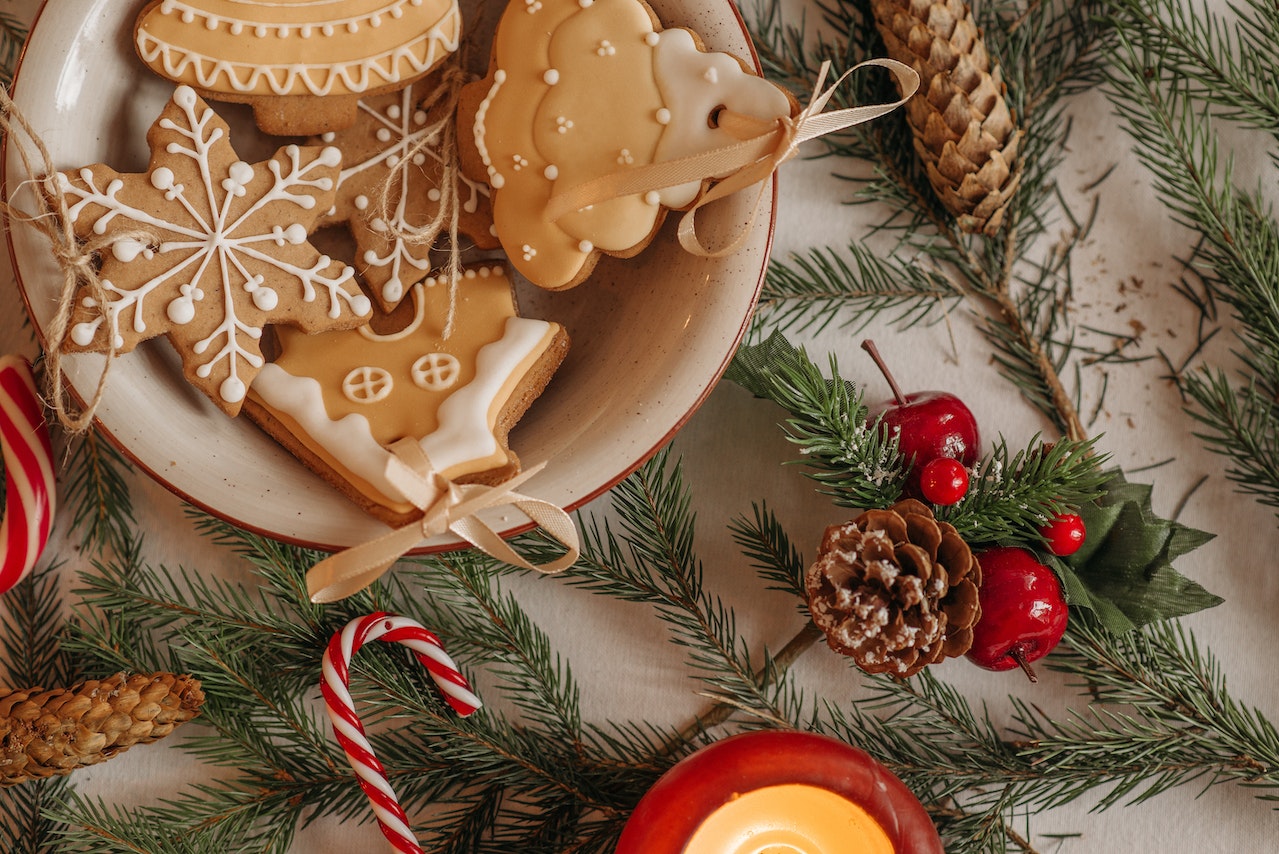 Aprenda a fazer os biscoitos natalinos de gengibre mais lindos e deliciosos que sua família provará