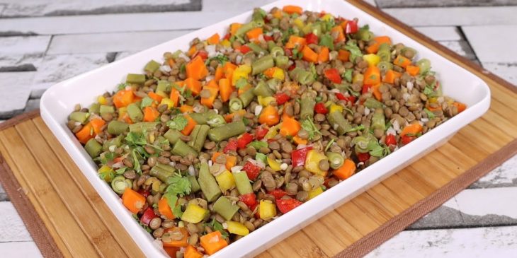 Salada de lentilha simples muito prática de fazer para você servir no Réveillon