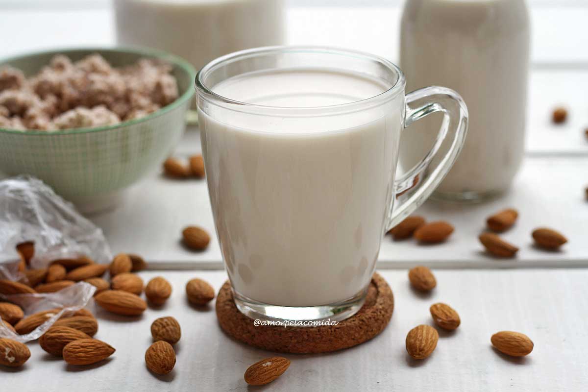 A @chefsusanmartha preparou esta receita de leite de amêndoa em casa
