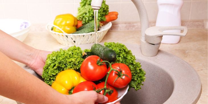 higienizar frutas e verduras com água sanitária