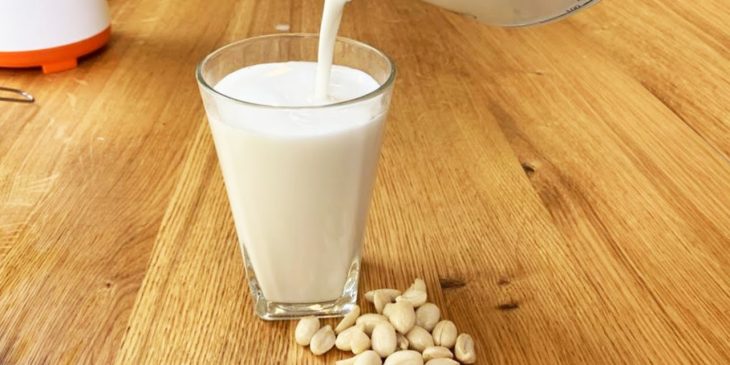 Como fazer leite de amendoim para inovar no sabor das receitinhas caseiras