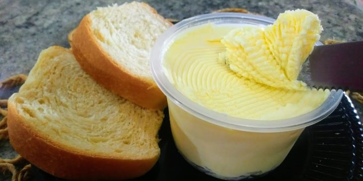 Como fazer manteiga caseira do jeitinho mais fácil e gostoso para ter sempre em casa
