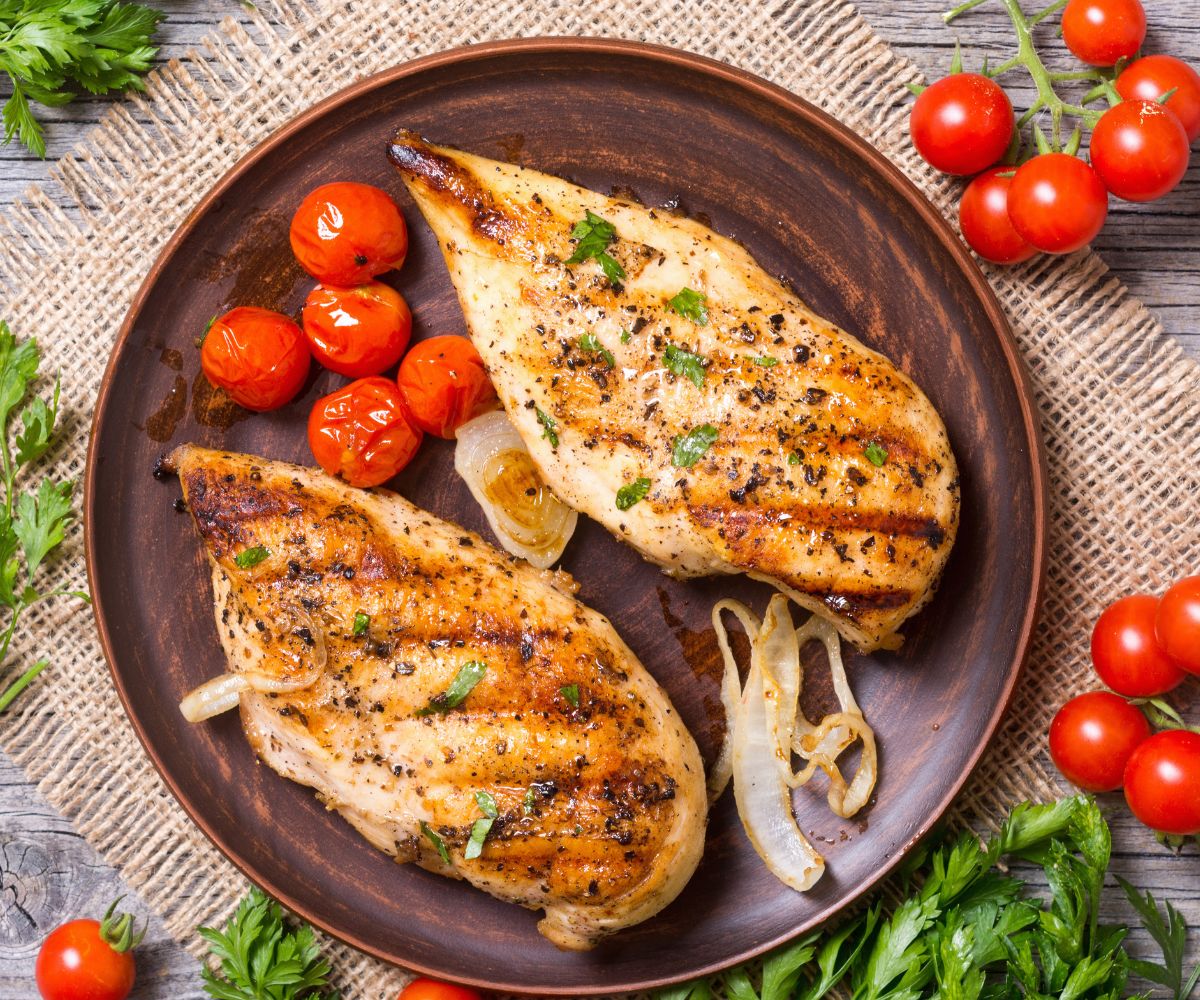 33 receitas com peito de frango que pode salvar os melhores almoços