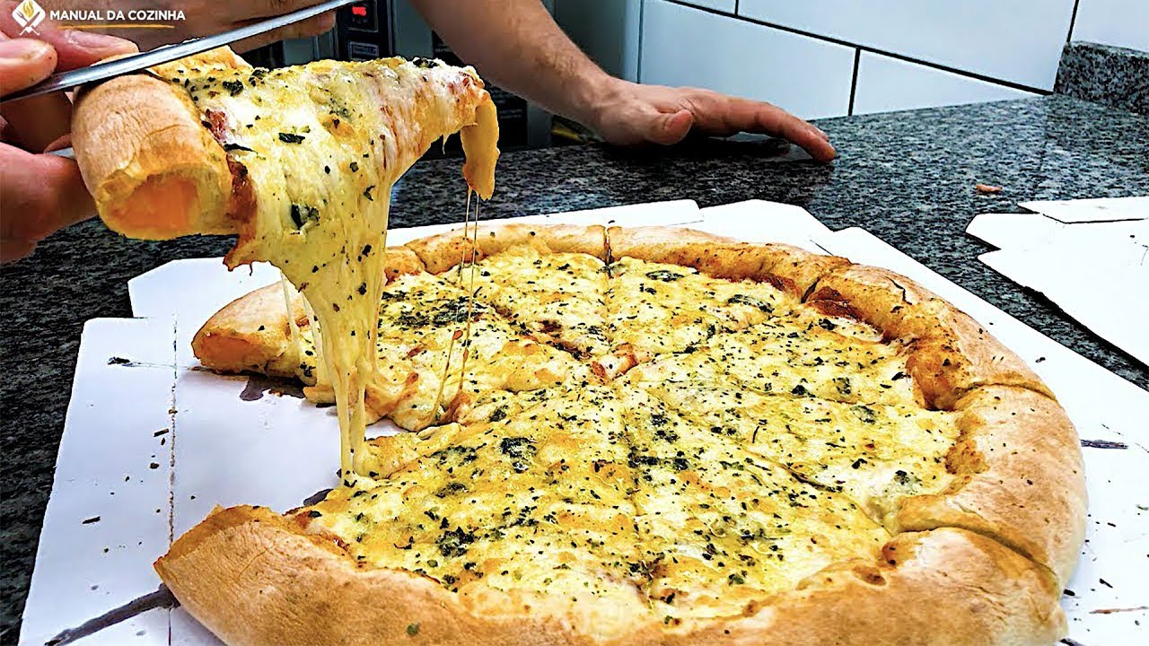 Deliciosa pizza de 4 queijos para quem ama a queridinha fazer sempre em casa @alexgraning