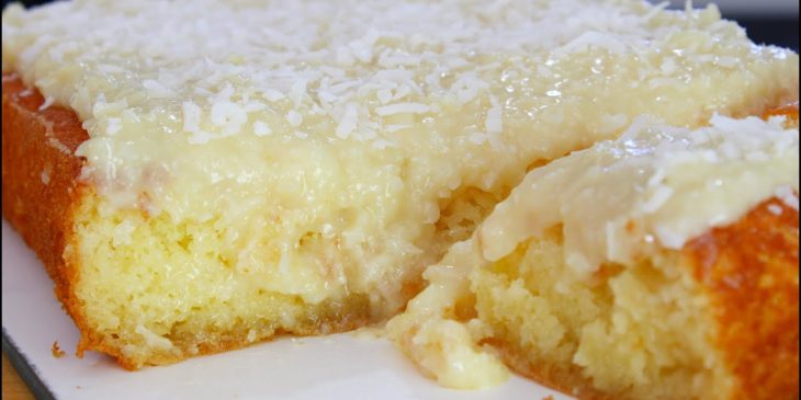 bolo de macaxeira de festa junina com cobertura de coco