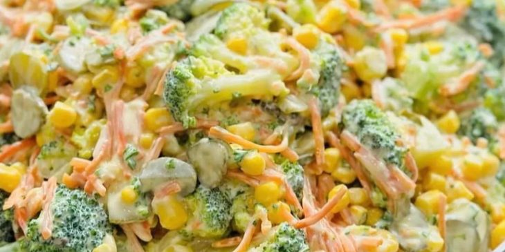 Salada colorida com brócolis