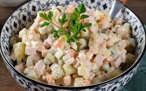 Salada de batata com ervilhas