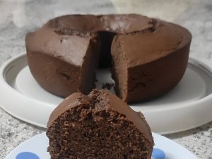 Bolo de chocolate com água quente
