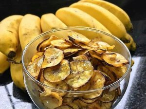 Chips de banana com canela