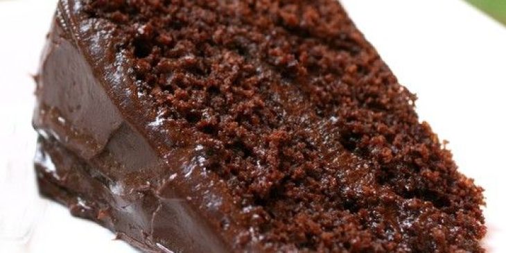 bolo de chocolate com óleo fofinho prático
