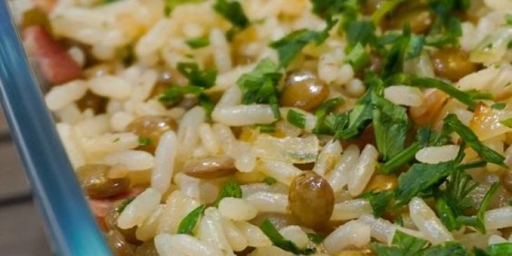 arroz no ano novo com lentilha e cebola
