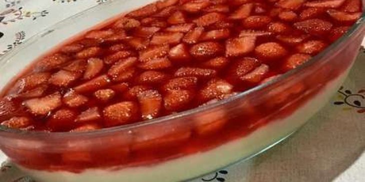 Travessa de morango com gelatina tudo gostoso simples