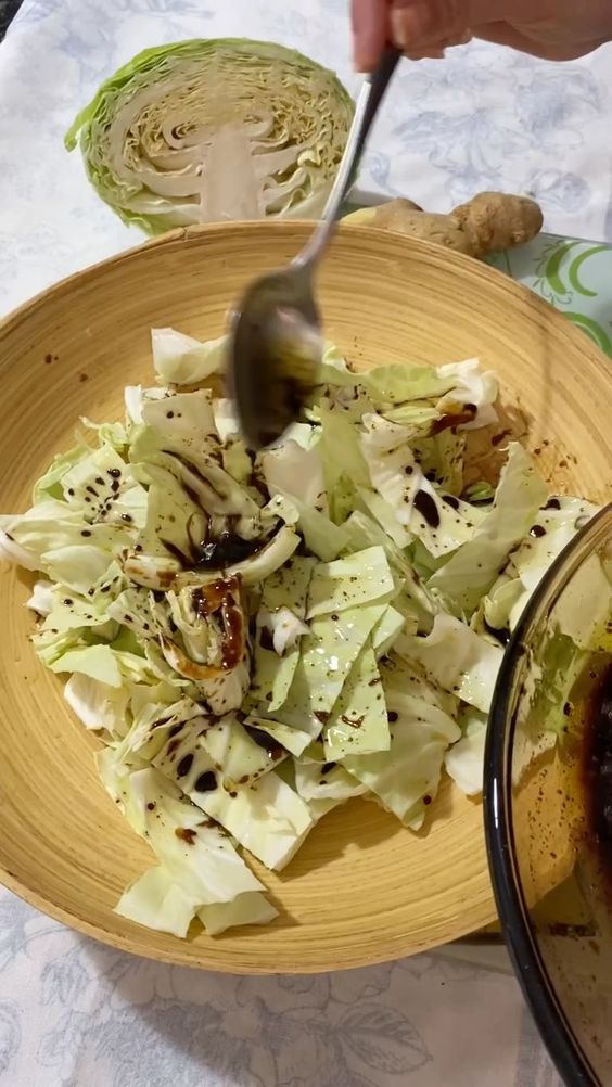Salada de repolho com gergelim e shoyu ana maria edu guedes