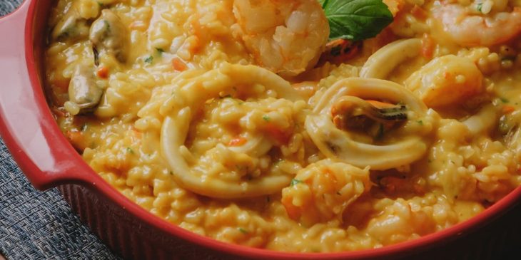 Paella com arroz de risoto