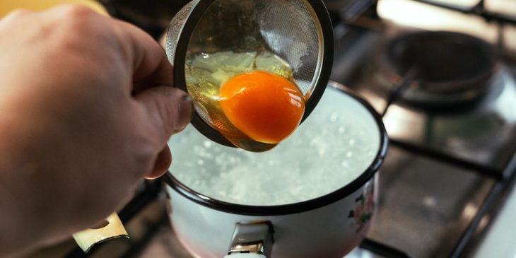cozinhar ovos na água